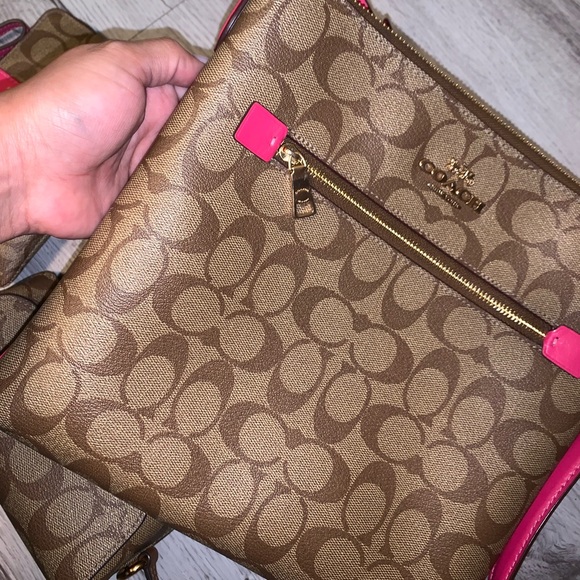 EUC COACH COLLECTION Logo Crossbody, Sunglasses Case, Wristlet coin zip around. - Picture 15 of 16